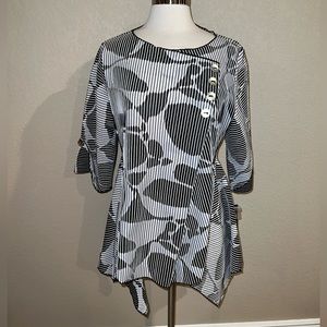 IC by Connie K white and black top size m NEW